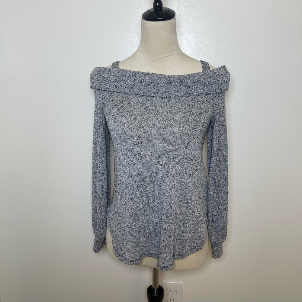 Lavender Field Grey Off-Shoulder Sweater Top Size Small Soft Knit Long Sleeve - Picture 1 of 8